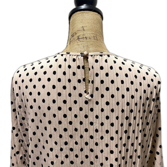 Adrianna Papell Pintuck Pleat Blouse Slinky Pink Black Polka Dot Size‎ Medium - Picture 3 of 5